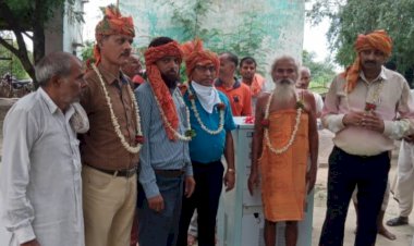 मवई गांव को बीमा निगम के भेट किया वाटर कूलर