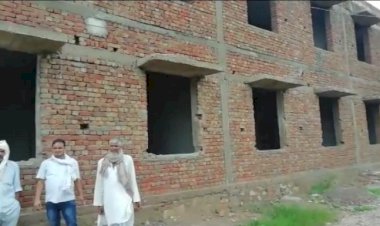 घटिया निर्माण सामग्री से हो रहा सरकारी विद्यालय का निर्माण, ग्रामीणों की शिकायत के बाद रुका निर्माण