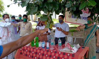 उपखंड अधिकारी ने दी ग्रामीणों को कोरोना वायरस के संक्रमण से बचाब की जानकारी