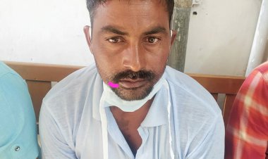 मुडावर के अजरका में एसीबी ने रेलवे के हेल्पर को ₹10000 की रिश्वत लेते दबोचा