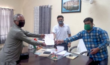 बैंक कर्मचारीयो ने दिया एसडीएम को ज्ञापन