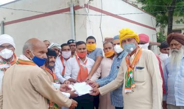 भारतीय जनता पार्टी शहर व ग्रामीण मंडल द्वारा बढ़ाई गई बिजली की दरों को वापसी लेने की मांग को लेकर ज्ञापन देकर धरना प्रदर्शन किया