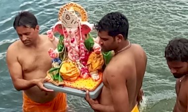 जयकारो के साथ विधि-विधान से गणेश प्रतिमा का विसर्जन किया गया