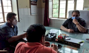 प्रसव के बाद मिठाई के नाम पर अवैध वसूली की जांच करने डीग पहुंचे जिला मुख्य चिकित्सा अधिकारी