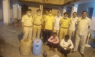 आबकारी पुलिस की कार्यवाही अवैध नकली शराब का कारख़ाना पकड़ा