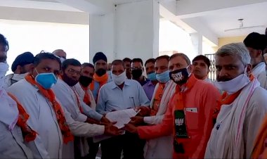 भाजपा के हल्ला बोल कार्यक्रम के तहत गोविंदगढ़ तहसीलदार को दिया ज्ञापन