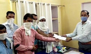 विधुत विभाग के एक्सईएन ऑफिस में किया प्रदर्शन, काली पट्टी बांधकर जताया विरोध