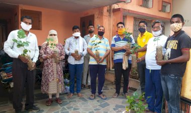 पर्यावरण जागरूकता कार्यशाला मे कपडे के थैलो के साथ निशुल्क बांटे 230 पौधे