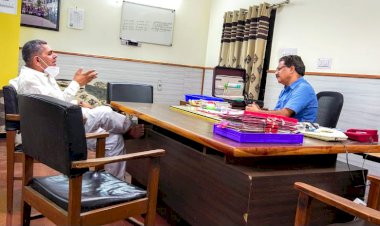 थानागाजी क्षेत्र के सड़क कार्यो के सन्दर्भ में अधीक्षण अभियंता से मिले विधायक कान्ती प्रसाद मीणा