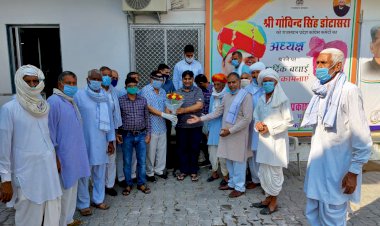 विद्यालयों  को क्रमोन्नत करने पर शिक्षा मंत्री का आभार एवं धन्यवाद डॉक्टर करण सिंह यादव पूर्व सांसद के नेतृत्व मे प्रतिनिधिमंडल ने किया