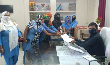 आशा सहयोगिनी कार्मिकों ने मुख्यमंत्री के नाम एसडीएम को ज्ञापन सौंपा