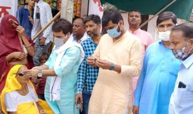 राजेंद्र मीणा के नेतृत्व में भाजपा कार्यकर्ताओं ने सेवा सप्ताह के तहत बांटे चश्मे