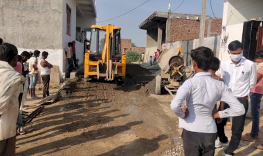 गुणवत्ता युक्त   कार्य नहीं पाए जाने पर नगर पालिका ने उधेडी सड़क