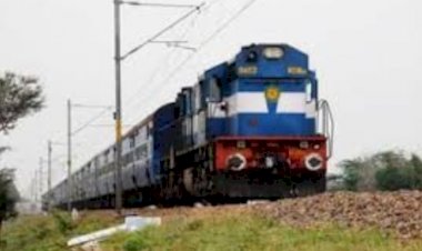 गोविंदगढ़ में प्रयागराज एक्सप्रेस के ठहराव को लेकर रेलवे अधिकारियों को कराया अवगत