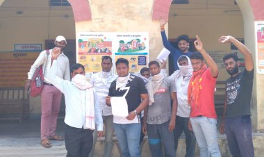 ग्राम विकास अधिकारी को हटाने के लिए सौपा ज्ञापन