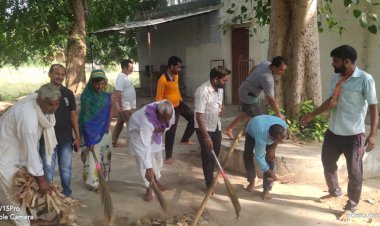 भाजपा कार्यकर्ताओं ने की मंदिर परिसर की साफ सफाई