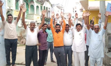 मोबाइल नेटवर्क की समस्या से परेशान बीएसएनएल उपभोक्ताओं ने किया प्रदर्शन