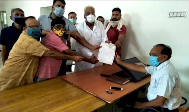 रामगढ़ कस्बे में गंदगी के आलम को लेकर ग्रामीणों ने उपखंड अधिकारी को दिया ज्ञापन