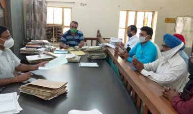 शराब के ठेके को हटवाये जाने की मांग