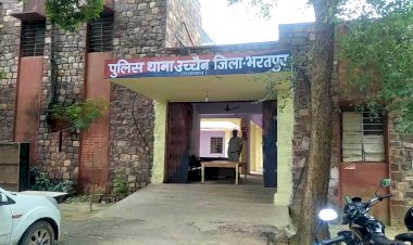 बाइक व वैन की भिडन्त में युवक की मौत, आठ घायल