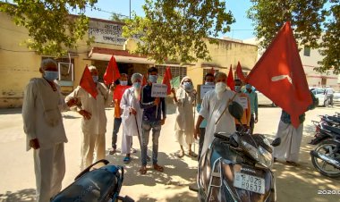 भारतीय कम्युनिस्ट पार्टी के कार्यकर्ताओं ने राष्ट्रपति के नाम उपखंड अधिकारी को सौपा ज्ञापन