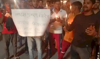 हाथरस की मनीषा के साथ दुष्कर्म के आरोपियों को फांसी दो की मांग के साथ निकाला कैंडल मार्च