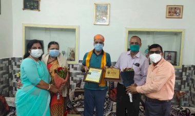 कोविड प्रोटोकॉल का ध्यान रखते राजकीय चिकित्सक फोरम भीलवाड़ा के द्वारा प्रमुख विशेषज्ञ डॉक्टरों की सेवानिवृत्ति पर आयोजित हुआ अभिनन्दन समारोह