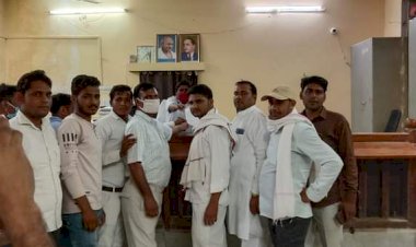 राष्ट्रपति के नाम एसडीएम को सौंपा ज्ञापन