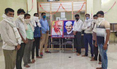 सोडावास में युवाओं ने गांधी व शास्त्री को किया याद