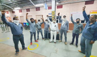 रेल्वे कर्मचारियो ने काली पटठी बांधकर किया विरोध प्रदर्शन