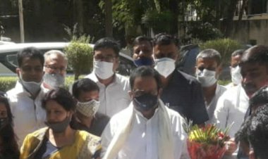 संघर्ष सेवा समिति के पदाधिकारियों ने जिला प्रभारी मंत्री को पुर की समस्याओं से कराया अवगत