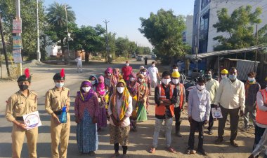 कोरोना संक्रमण से बचाव के लिए कामगारों को दिलाया दो गज दूरी....मास्क है जरूरी का संकल्प