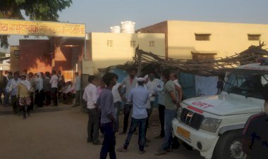 पेड़ से लटका मिला शव फैली सनसनी, परिवारजन व ग्रामीणों में रोष व्याप्त,