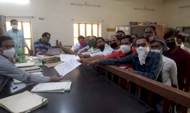 पंचायत सहायको व निजी शिक्षको ने सौपे ज्ञापन