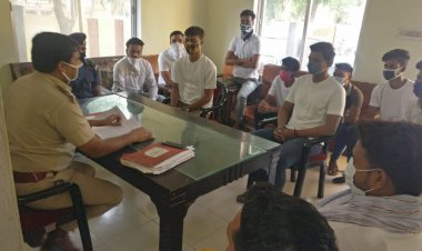 थाने में पुलिस मित्रो के साथ हुई बैठक में नारी सम्मान पर हुई चर्चा