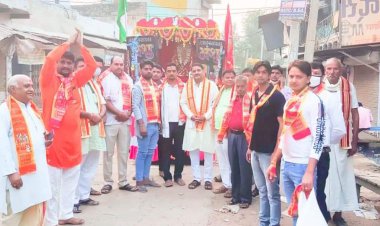 कठूमर से धौलागढ़ देवी की पद यात्रा को पूजा अर्चना कर सरपंच शेरसिहं मीणा ने की रवाना