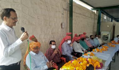 रेलवे अभियंता का किया अभिनंदन