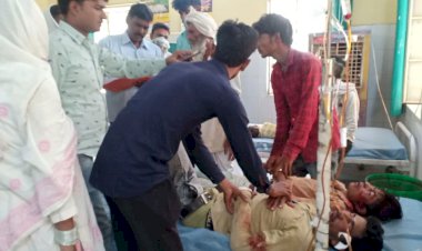 गोविंदगढ़-सीकरी मार्ग पर तीन मोटरसाइकिलों की भिड़ंत में 4 युवक गंभीर रूप से घायल