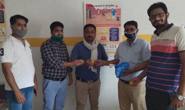 विधायक द्वारा सुनील कान्त गोल्डी को मीडिया प्रभारी बनाने पर मिठाई बांटकर खुशी का किया इजहार