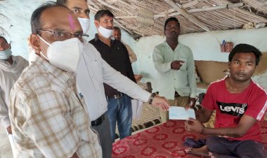 विधुत दुर्घटना पीडित युवक को 5 लाख की सहायता प्रदान की