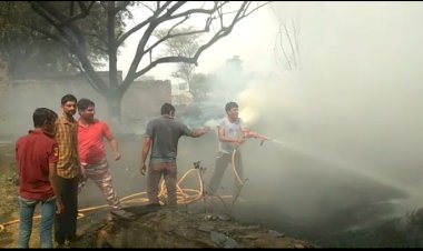 कड़बी में अज्ञात कारणों के चलते लगी आग, हजारों मन कड़बी जलकर हुई खाक