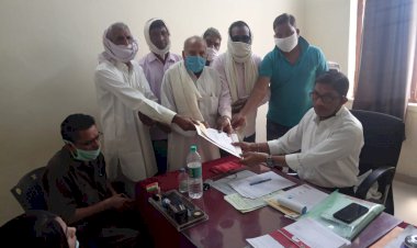 पुजारी महासंघ ने दिया मुख्यमंत्री के नाम तहसीलदार को ज्ञापन