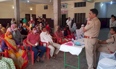 बेखोफ आवाज अभियान के तहत प्रबुद्ध जन एवं पूर्व सरपंच और महिलाओं प्रशिक्षु डीएसपी राजेंद्र कुमार ने समझाए सबके दायित्व