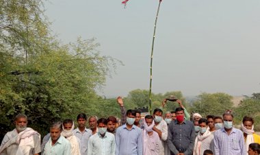 मनसा माता मंदिर पर ग्रामीणों ने चढ़ाया सामूहिक ध्वज