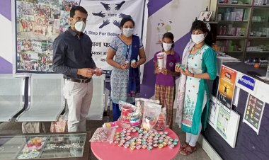 दीवाली महोत्सव को लेकर उत्साहित दिव्यांग बच्चों ने दीवाली के लिए सजाए दीये