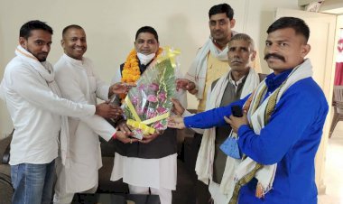 अवधेश बैरवा काे जिला उपाध्यक्ष बनाए जाने पर टाैडा के पूर्व सरपंच के नेतृत्व मे किया जाेरदार स्वागत सम्मान