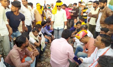 वार्ता के लिए सरकार का ट्रेक पर इन्तजार,पीलूपुरा रेल्वे ट्रेक पर दूसरे दिन भी अडे रहे गुर्जर आन्दोलनकारी