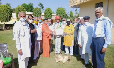 निशुल्क औषधालय के वैद्य मदन मोहन का किया स्वागत