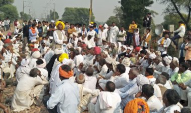 रेल्वे  ट्रेक पर चौथे दिन भी अडे रहे आन्दोलनकारी,दो बार हुई वार्ता बेनतीजा रही