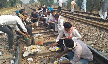 आन्दोलनकारियो को ट्रेक पर ही चाय, नाश्ता व भोजन की व्यवस्था